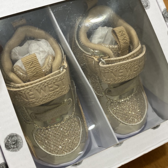 NWT.  Nine West, size 2, baby shoes. - Picture 7 of 10